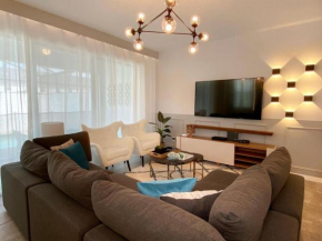 Stunning 5BD themed Rooms with Pool and BBQ near Disney
